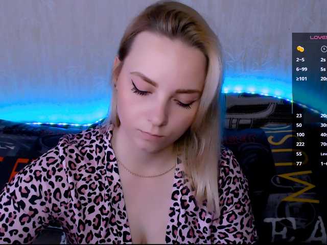 le modèle vik_ks_ks est en webcam porno dans un show sur le site bongacams, il possède les tags suivants: White/Caucasian,Blonde,Shaved