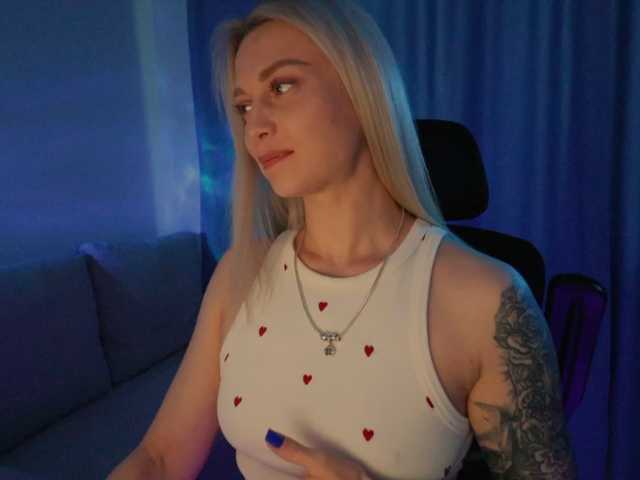 BlackMonro live webcam show