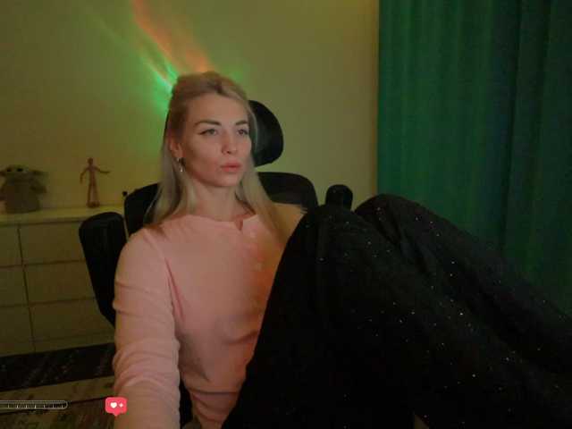 BlackMonro's BongaCams show and profile