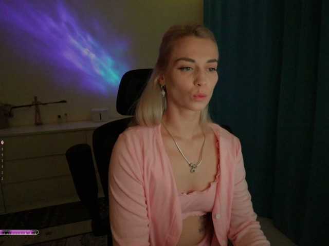 BlackMonro's BongaCams show and profile