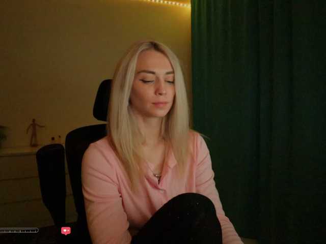 BlackMonro's BongaCams show and profile