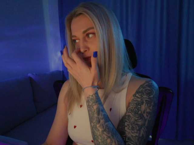 BlackMonro live webcam show