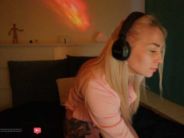 BlackMonro's BongaCams show and profile