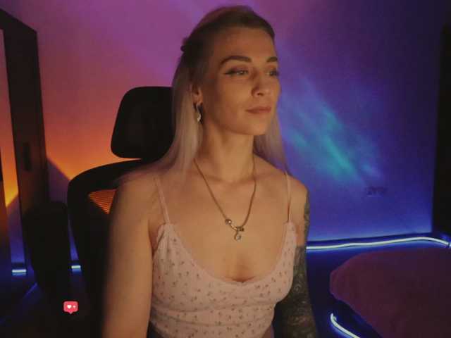 BlackMonro live cam