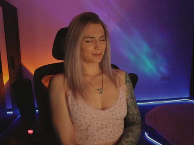BlackMonro, live now on BongaCams