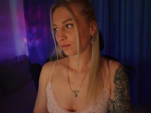 Chat with DigitalAlexa live cam