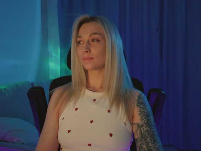 BlackMonro live cam