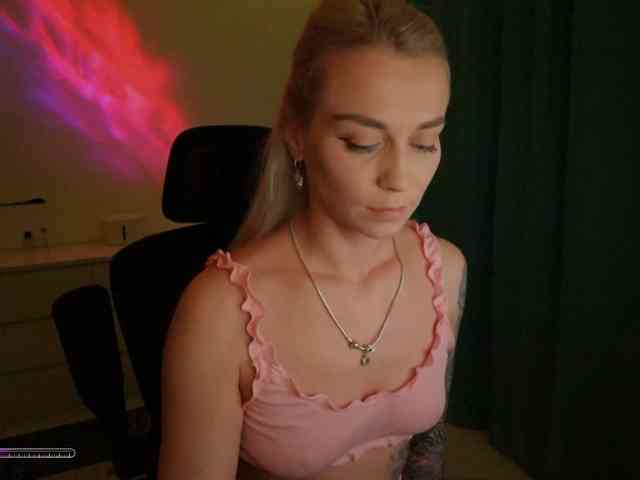 BlackMonro Live Webcam on BongaCams