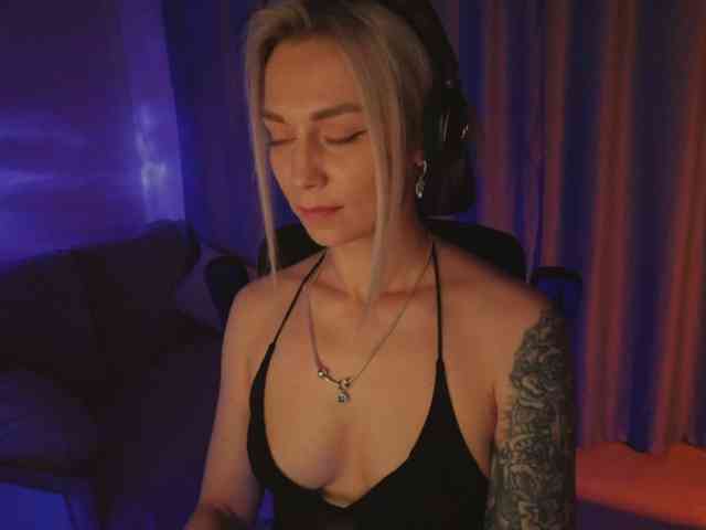 BlackMonro Live Webcam on BongaCams