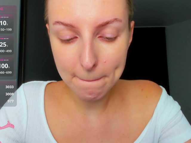 PinkPanterka — live female cam