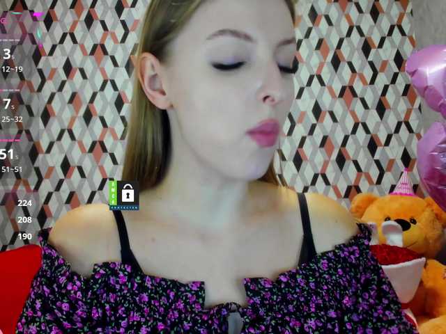 PinkPanterka live cam preview