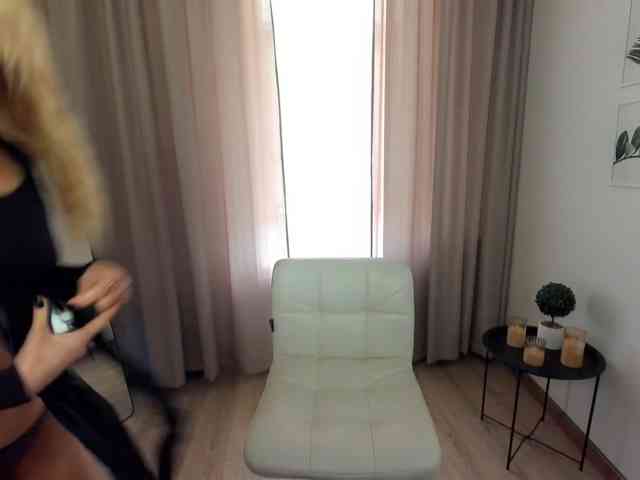 mirandaqueen's live room