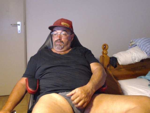 Fraboys live cam preview