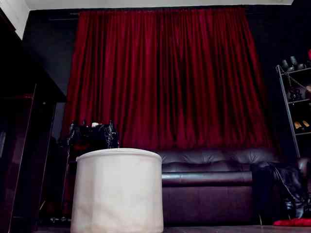 Modella: MissPuffyllove