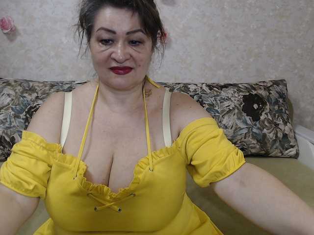 hugenipple live cam on BongaCams
