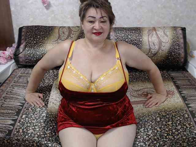 hugenipple Live Webcam on BongaCams