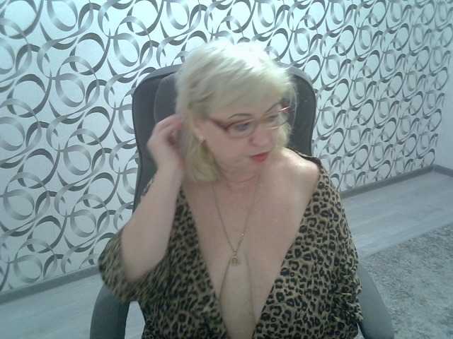 helen88888 live cam on BongaCams