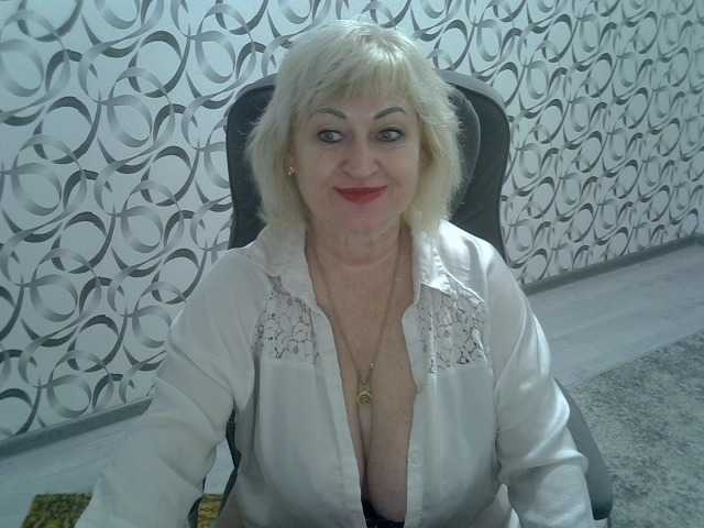 helen88888, en directo ahora en BongaCams