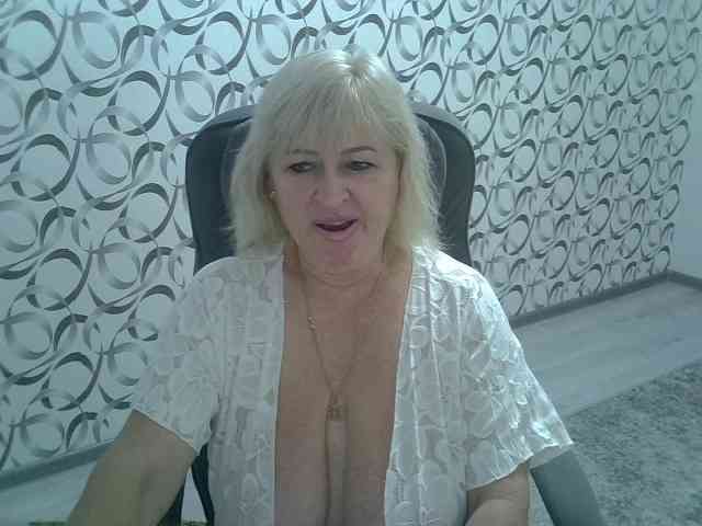 helen88888 live female cam on bongacams