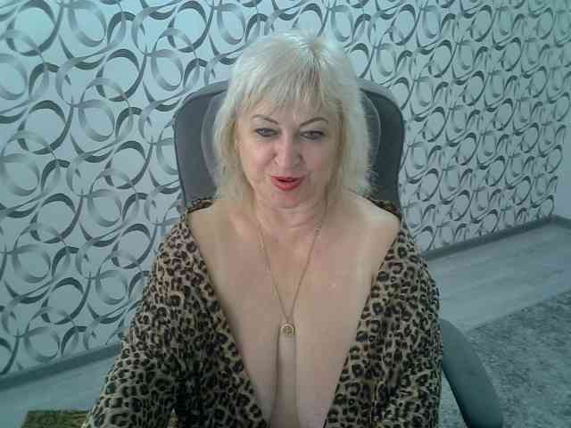 helen88888 live female cam on bongacams