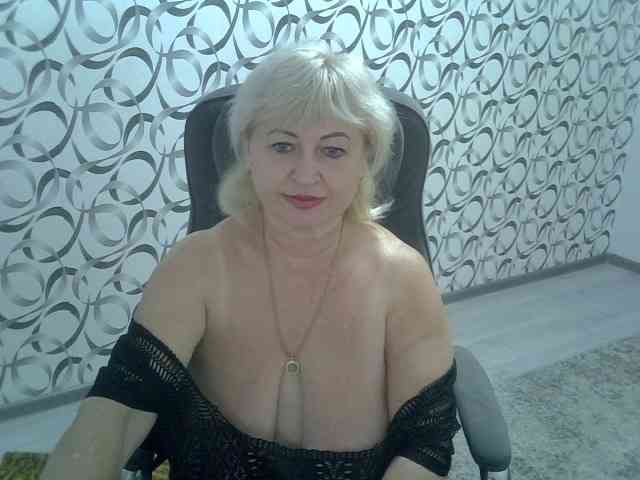helen88888 live female cam on bongacams