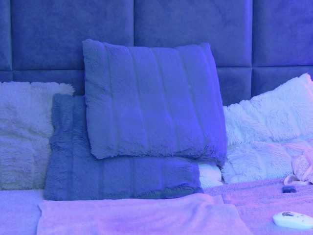 ItalianMoon live cam preview
