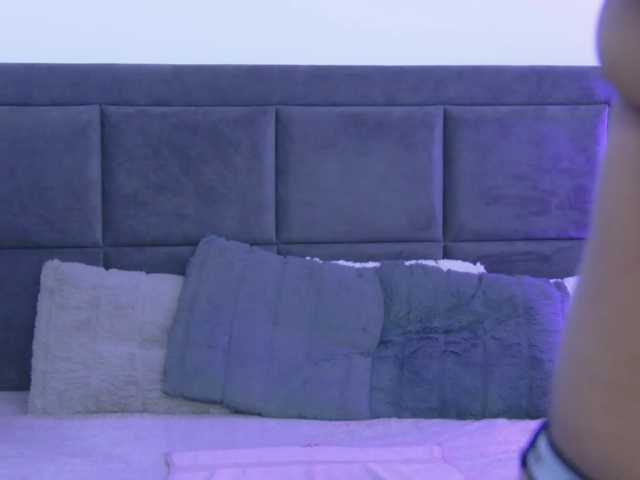 ItalianMoon live cam preview