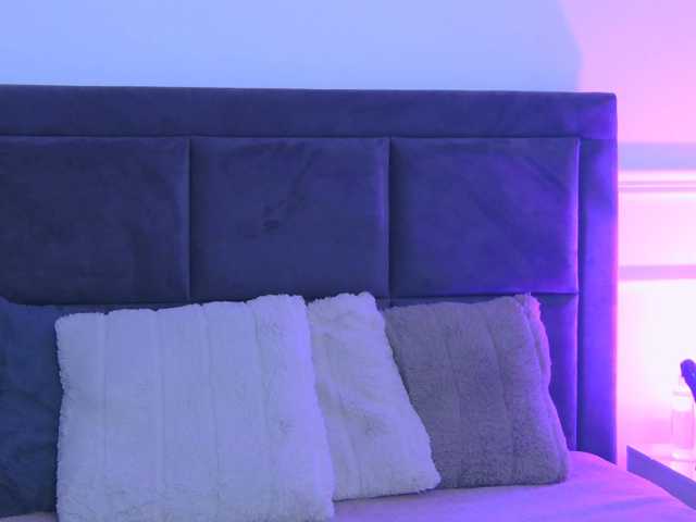 ItalianMoon live cam preview