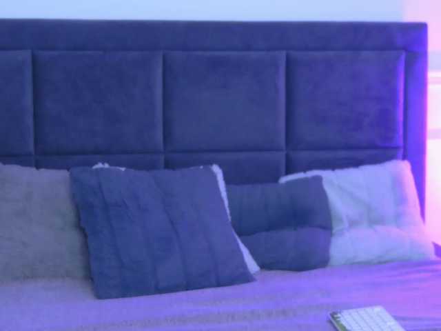 ItalianMoon live cam preview