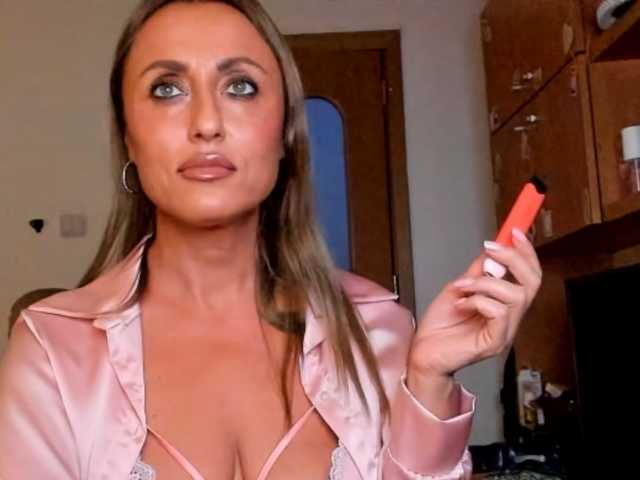 le modèle ItalianMoon est en webcam porno dans un show sur le site bongacams, il possède les tags suivants: White/Caucasian,Blonde,Shaved