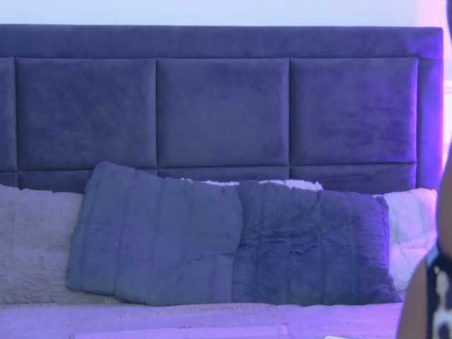 ItalianMoon live cam preview