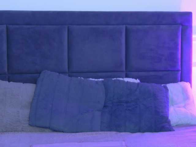 ItalianMoon live cam preview