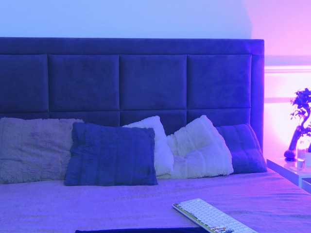 ItalianMoon live cam preview