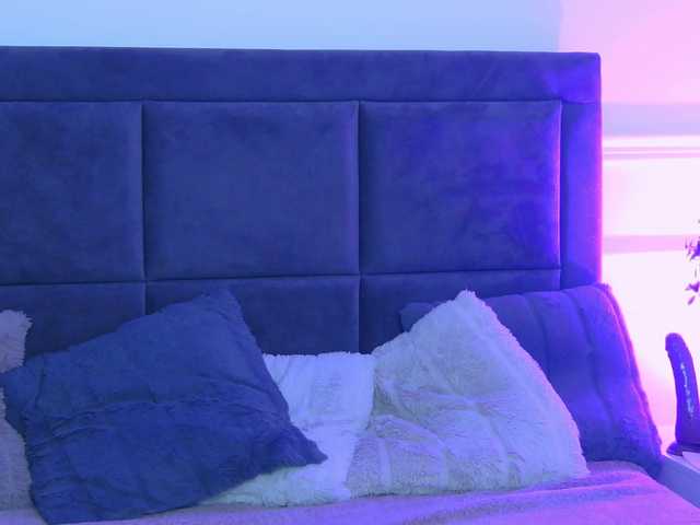 ItalianMoon live cam preview