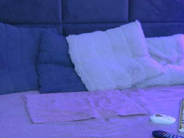 ItalianMoon live cam preview