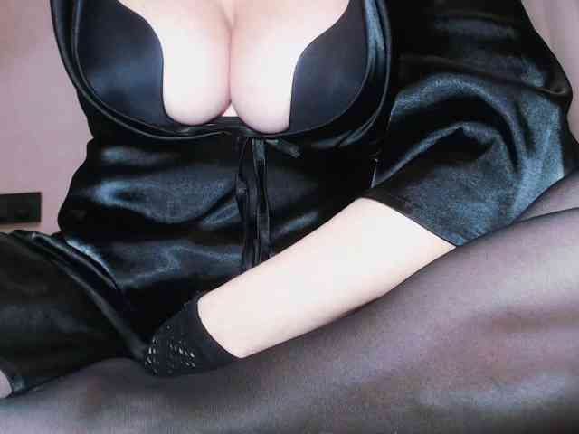 Va-len-cia Live Webcam on BongaCams