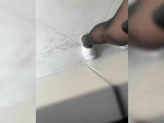 Va-len-cia Live Webcam on BongaCams