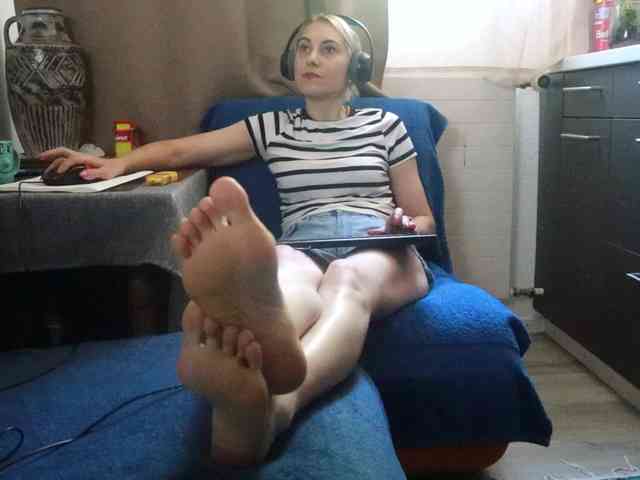 LadyMoonCash webcam