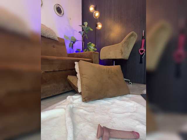Charlize_Grey