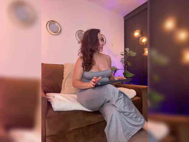 Charlize_Grey