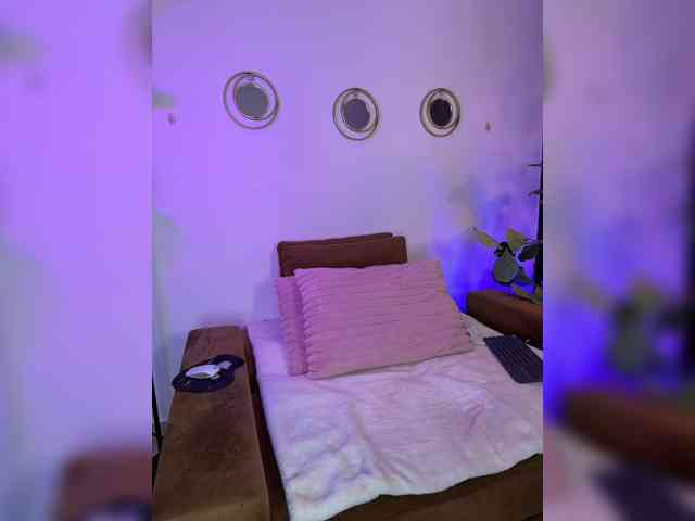 Charlize_Grey