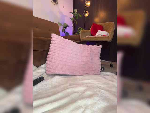 Charlize_Grey