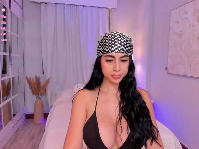  LeahJones chat room