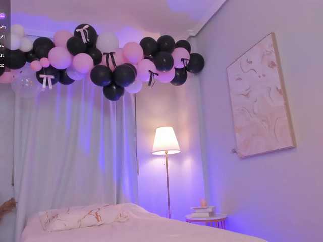 LeahJones live cam on BongaCams