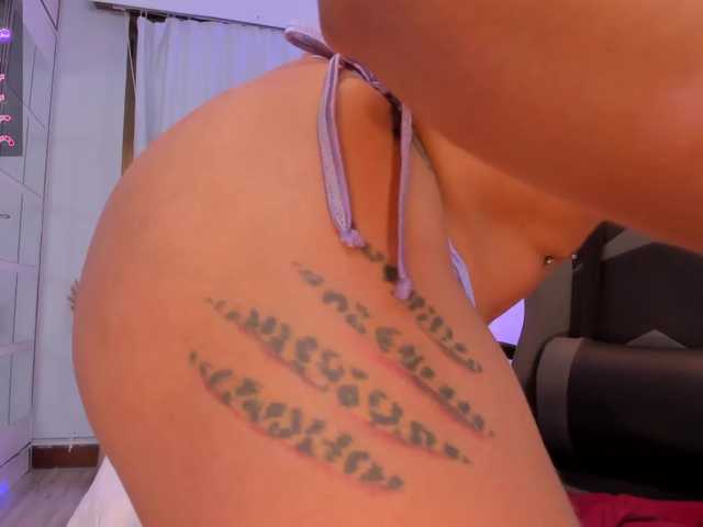 LeahJones live cam on BongaCams