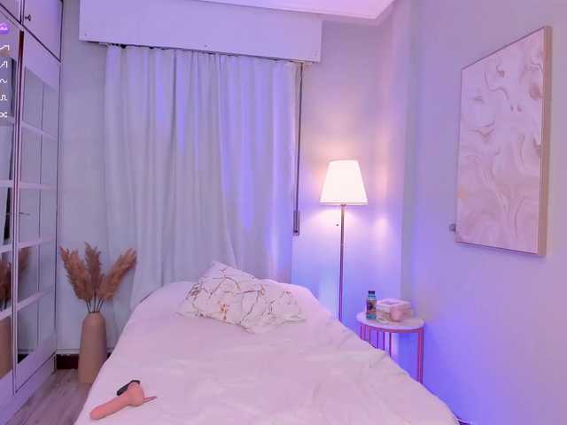 LeahJones live cam on BongaCams