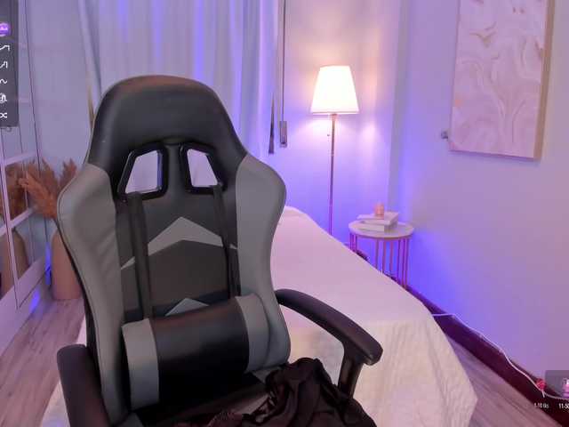 LeahJones live cam on BongaCams