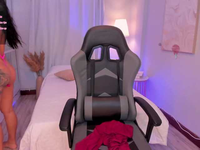 LeahJones live cam on BongaCams