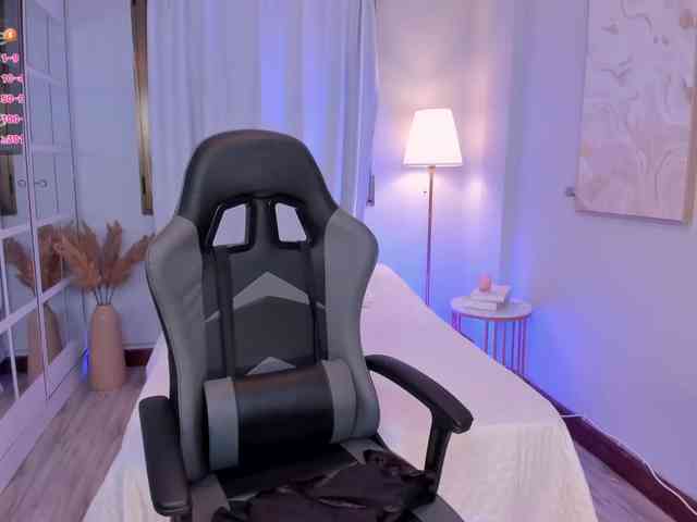 LeahJones webcam