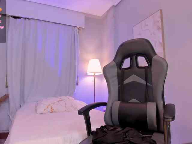 LeahJones webcam